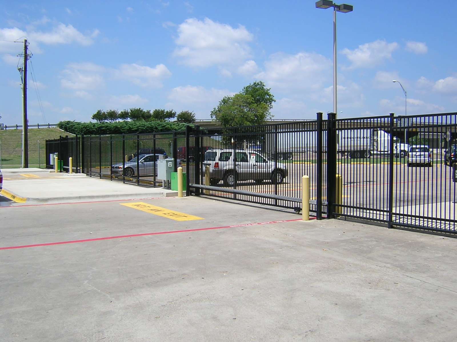 box frame roller gate
